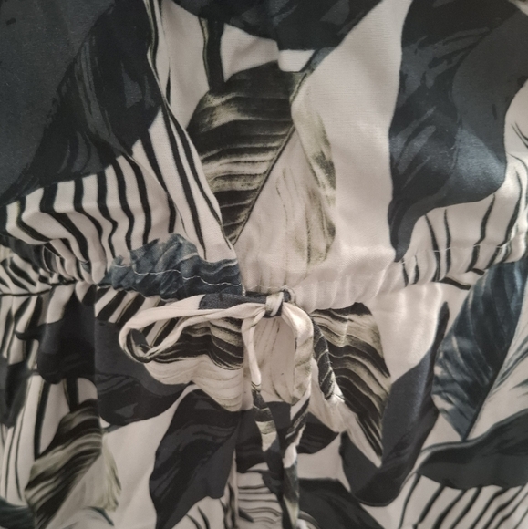 La Blanca Moment Of Zen Jumpsuit L White Gray Foliage Sleeveless Cover Up NEW - Picture 6 of 9